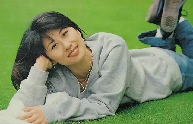 经典粤语歌曲老歌，50首经典粤语歌曲（十首80年代经典粤语金曲）