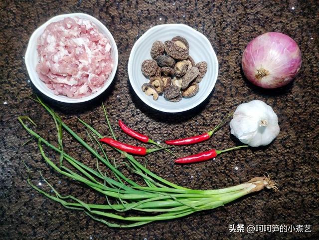 香菇肉酱的正确方法，香菇肉酱的制作方法窍门（自制酱香浓郁的香菇肉酱）