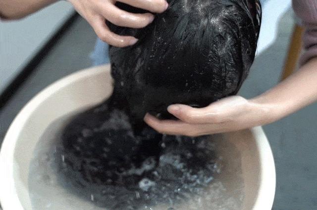 头发碎发多炸毛怎么办，头发碎发多炸毛怎么办用什么洗发水（头发有这4个特征的女人要注意了）