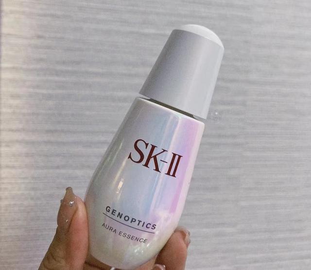 美白精华测评Olay二代淡斑小白瓶VS抗糖小白瓶，公认好用的5款“美白精华液”