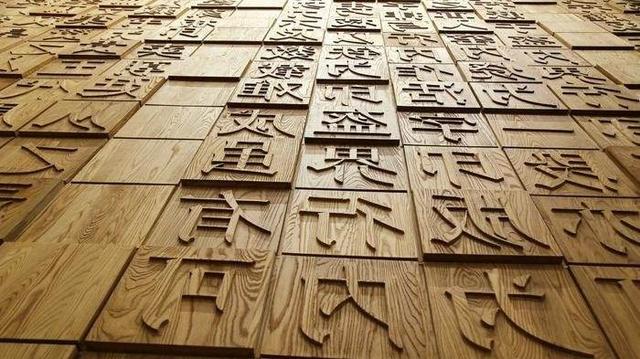 声名鹊起名声大噪区别，名声鹊起和名声大噪有什么区别（人教版教材插图迎合的是谁的审美）