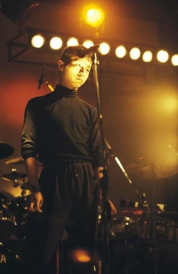 窦唯个人简历资料，从“摇滚歌王”到“流浪歌手”