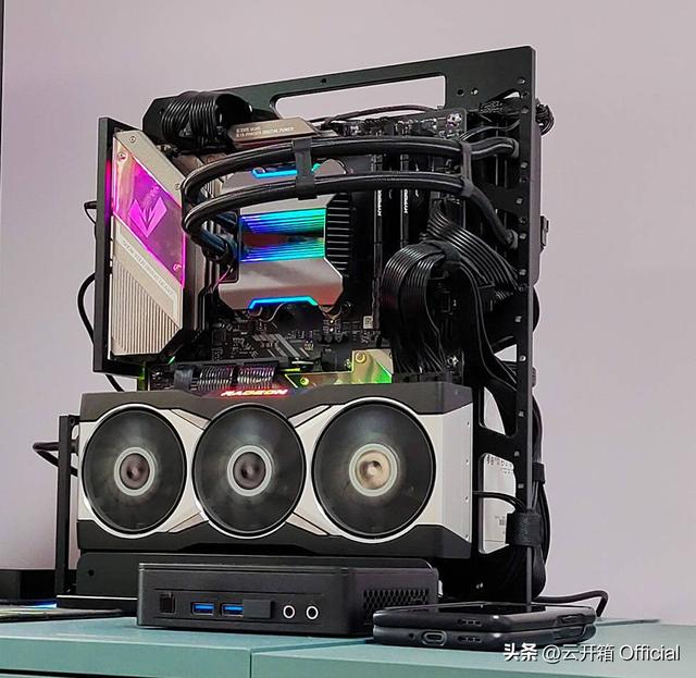 合金弹头峡谷战，合金弹头通关图片（仅约一瓶饮料容积的千元级迷你主机）