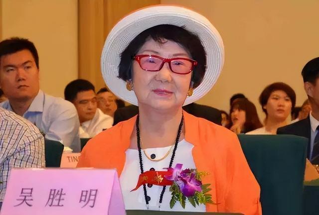 董事长、总裁、ceo哪个最大 董事长职位最大，董事长、总裁、ceo哪个最大（十大东山再起的顶级企业家）