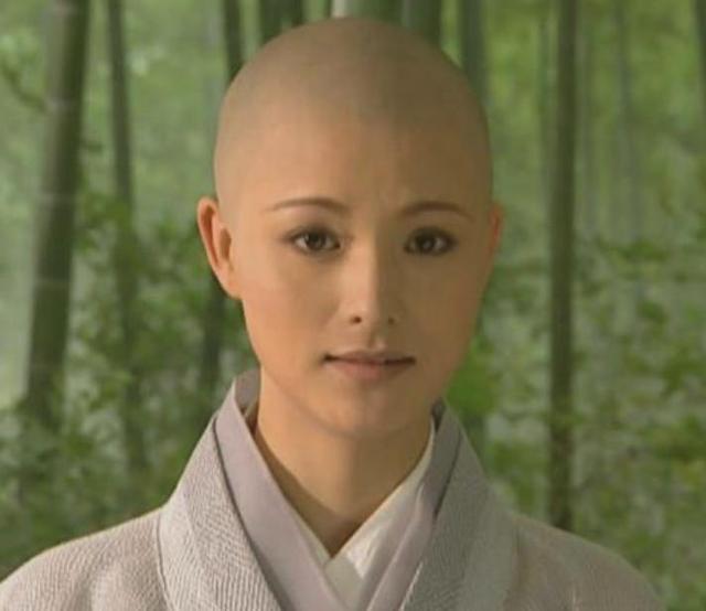 秃头留什么发型，秃头留什么发型好（同样是光头造型）