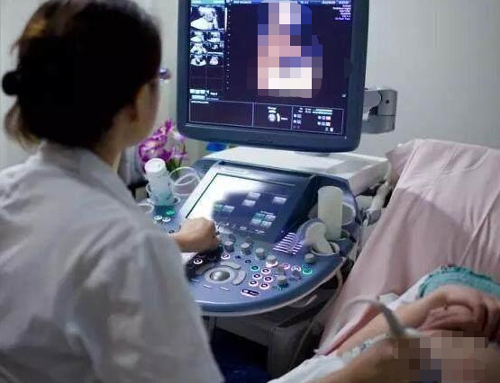 高龄产妇生孩子的风险有哪些，43岁生二胎的真实感受蒋勤勤（河北高龄孕妇产下五胞胎,五孩6岁荣登北京奥运会,母亲称后悔生下）