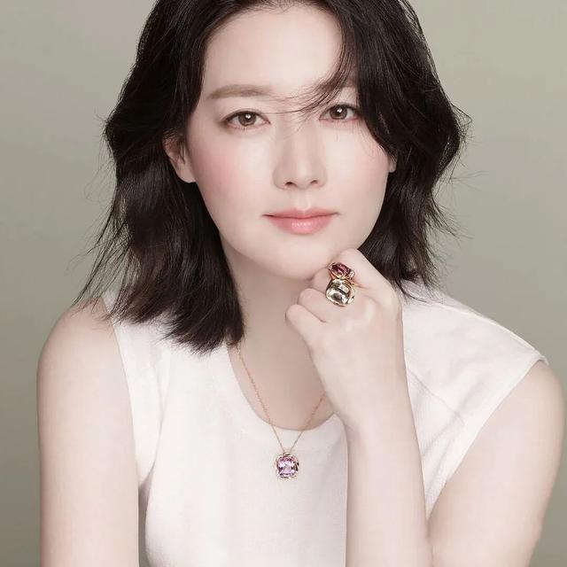 李英爱在韩国的影视圈地位，2022年韩国“10大最美女演员”排名