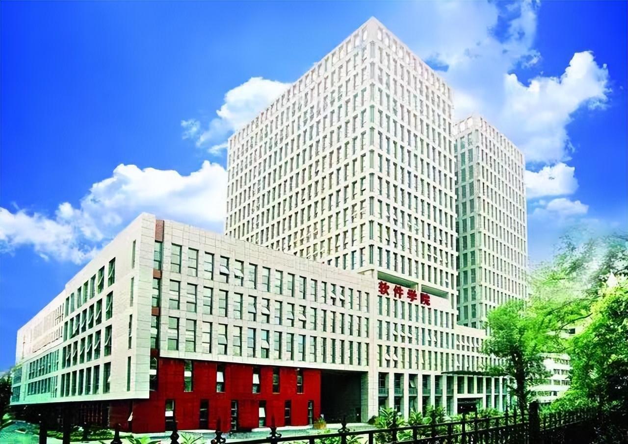 南京大学软件学院（产业规模超12亿）