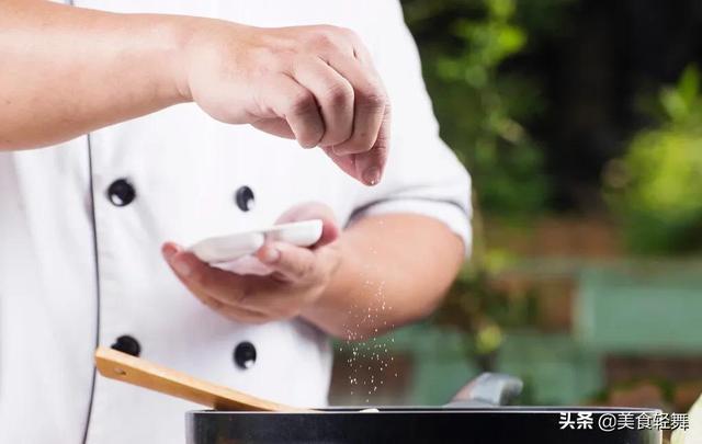 10条白醋的生活小妙用，吃白醋的好处（盐、白醋、小苏打在生活中的30种妙用）