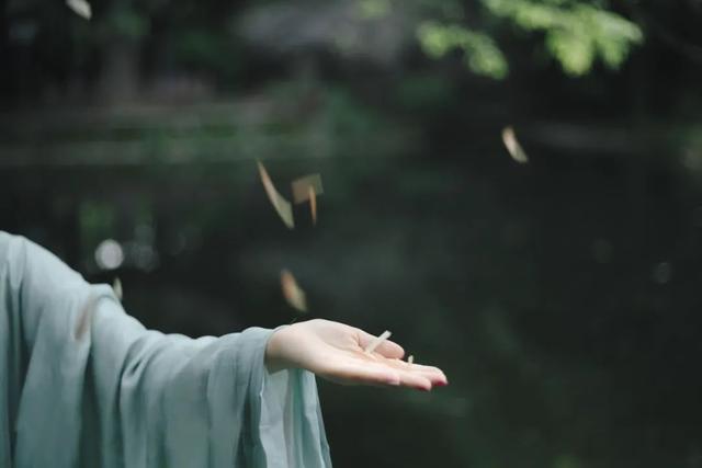 形容相遇美好的古诗，形容相遇美好的古诗句（古今最动人的10首爱情诗）