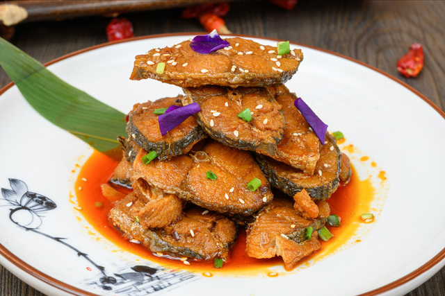 燕鲅鱼怎么做好吃，燕鲅鱼和鲐鲅鱼哪种好吃（最好不要加水炖）