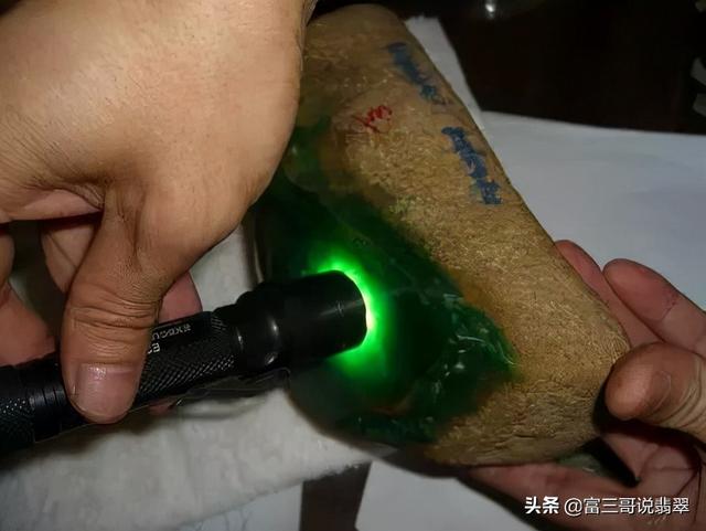 翡翠原石切割技巧，翡翠原石切（翡翠原石怎么切最合理）