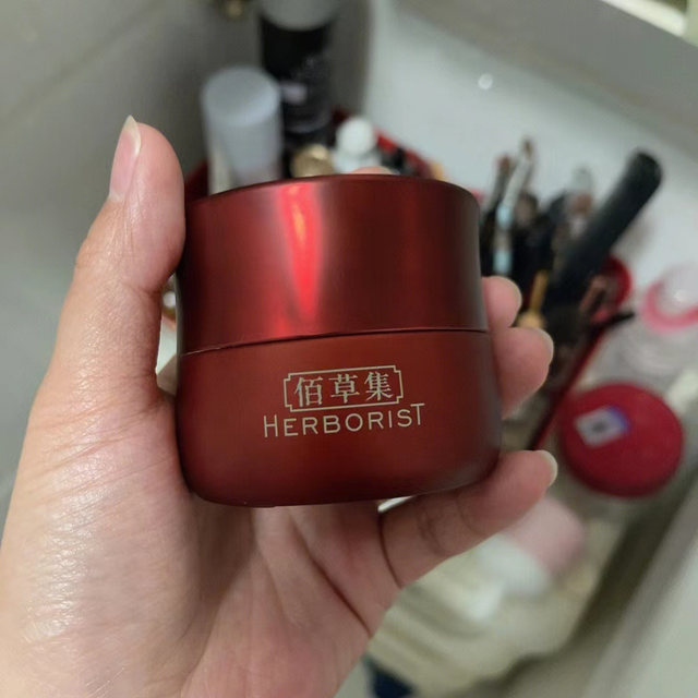 40-50岁护肤品排行榜抗衰老，40岁女人抗衰老护肤品排行榜（建议常备这4款平价抗老面霜）