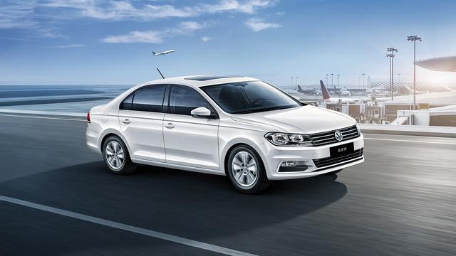 普桑价格二手，普桑当年刚上市的时候卖多少钱（29年前的大众桑塔纳居然敢叫价28万）