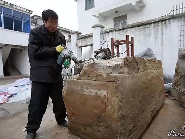 清代古墓发现奇怪女尸，历经百年五官却清晰可见