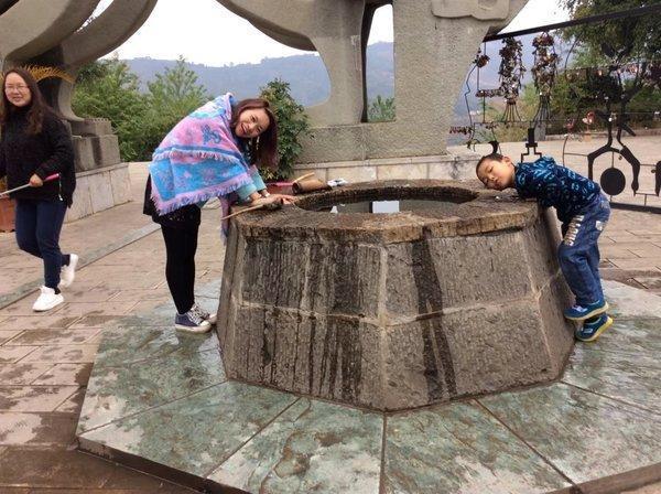 北回归线标志园，昆明墨江北回归线标志园（游客排队喝井水：就会生双胞胎）