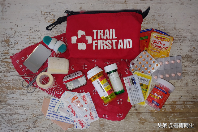 爬山需要准备什么东西，爬山需要准备些什么（<个人装备+集体装备+特定环境用具>）