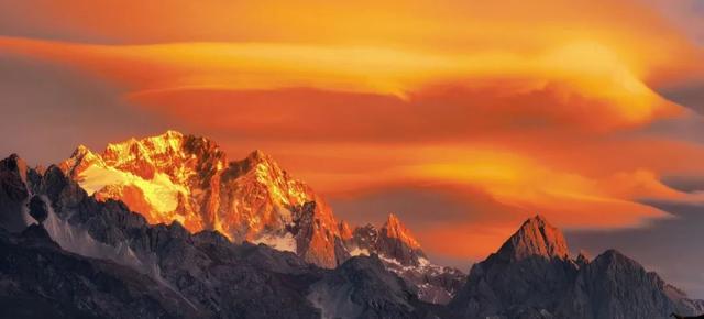 玉龙雪山，玉龙雪山高尔夫球场（足够治愈你10000次）