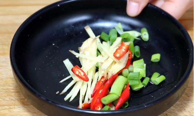 芹菜木耳做法大全家常窍门，芹菜和木耳搭配