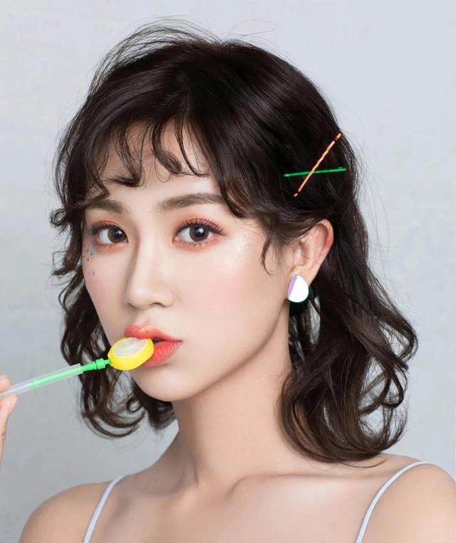 夏天适合什么发型，夏天适合烫什么发型（夏天最流行的5款发型）