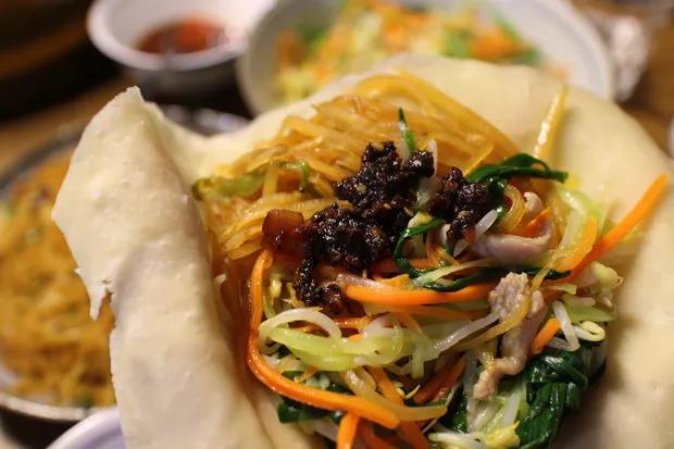 立春为什么要吃春饼，立春为什么吃春饼卷豆芽（说说“春饼”的历史起源和做法）