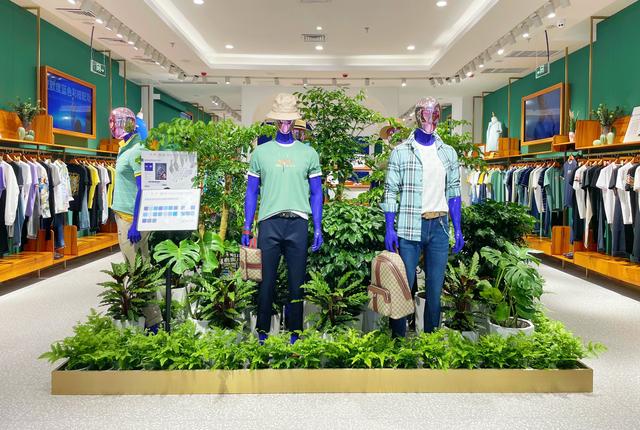 夏天男生最新穿搭，男生夏日穿搭（百搭又时髦的型男穿搭示范）