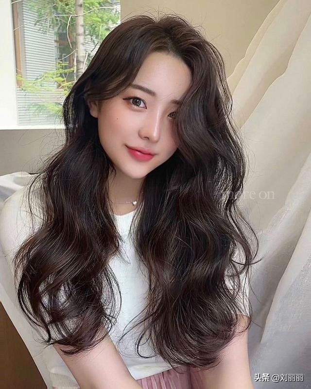 今年流行什么发型女，2020年女流行什么发型（精选流行发型15款）