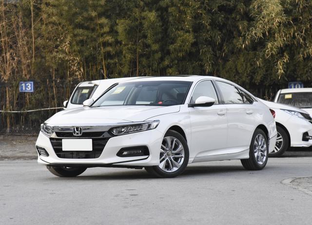 女士奔驰20万左右，女士宝马20万左右（15万、20万、30万都有）