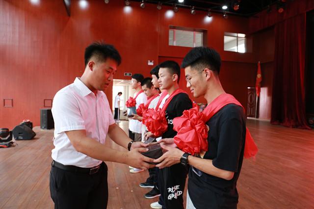 衡水中学高考成绩，衡水中学学生有多努力（保定贺阳衡水一中高级中学2022届高考再创奇迹昨日举行表彰大会）