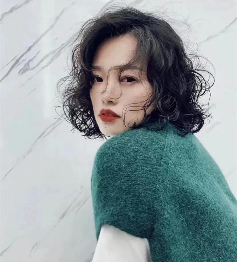 9款很火的满头卷短发——港风卷发