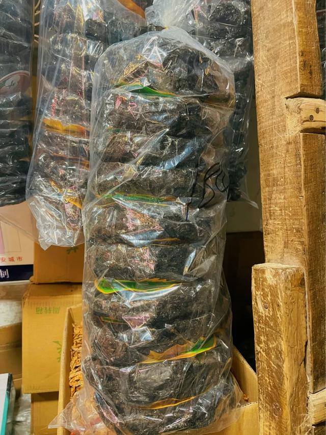 银耳多少钱一斤，黄金银耳的种植前景（盘溪批发市场给的）