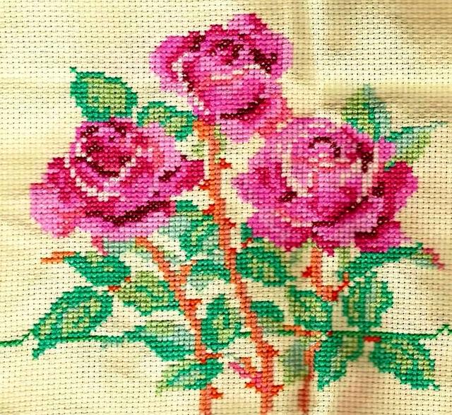 在家加工十字绣，在家加工十字绣赚钱吗（这些漂亮的十字绣都是她缝制的）