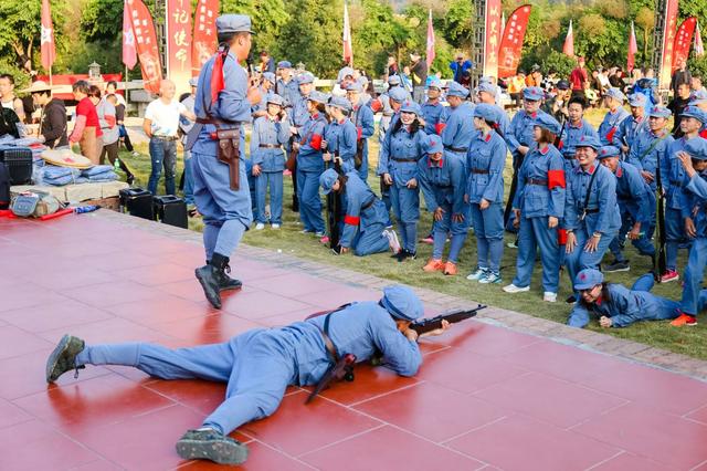 团队有气势的宣誓词，团队有气势的宣誓词大学（泉州红七月党建团建年年有）