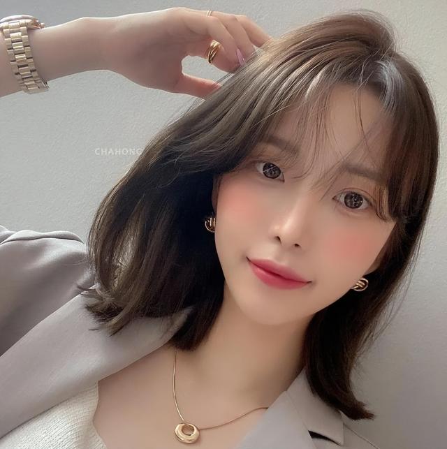 头发染白色怎么染，头发染白色怎么染好看（试试这3种颜色、5款发型更减龄）