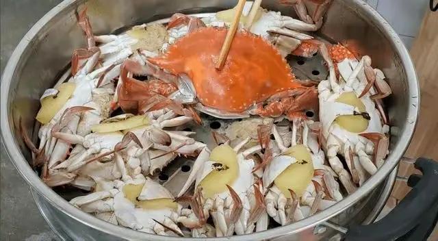 螃蟹开水煮几分钟熟，水煮螃蟹几分钟煮熟（老渔民教您2招，鲜嫩不掉腿）