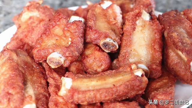 油炸排骨怎样才能外酥里嫩，排骨怎么炸外酥里嫩（排骨这样做确实好吃）
