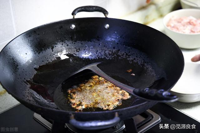 花生米怎么炒又香又脆，花生米怎样炒又香又脆还不潮（花生酥脆不糊）