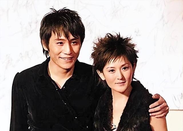 1,《血色浪漫》中宁伟的饰演者是叶静.