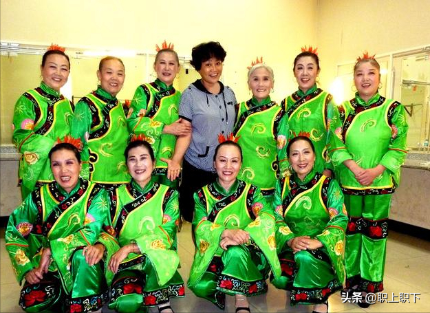 西单女孩上春晚，西单女孩哪年火的（85后农村人岳云鹏六次登上春晚）