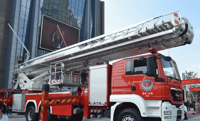 斯太尔消防车，斯太尔消防车图片（我国现役消防车大部分是“进口货”）