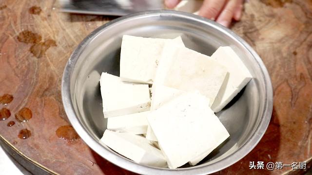 东北砂锅炖豆腐，天冷不懂吃砂锅可惜了