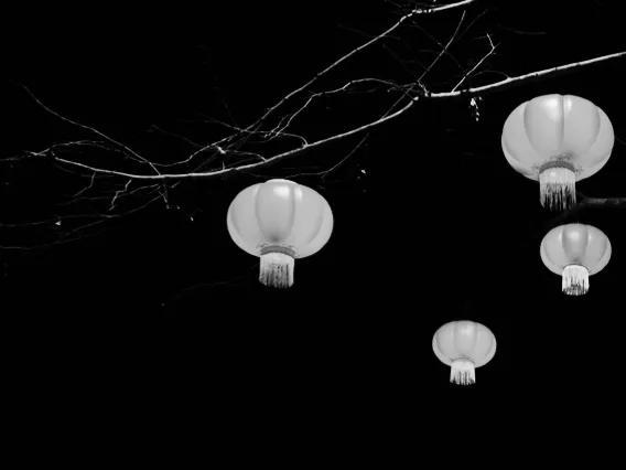 新春守孝对联，新春守孝对联大全7字（春节要贴什么颜色的春联）