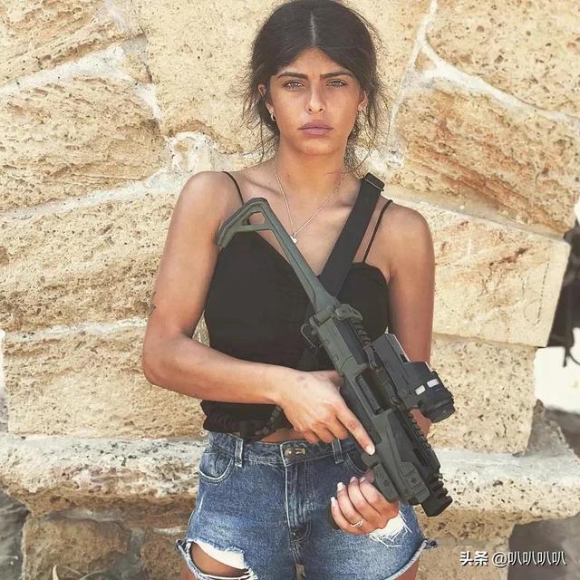美少女战士的武器，美少女战士的武器名字（《枪械美图》比你想象中更加狂野的以色列女战士）