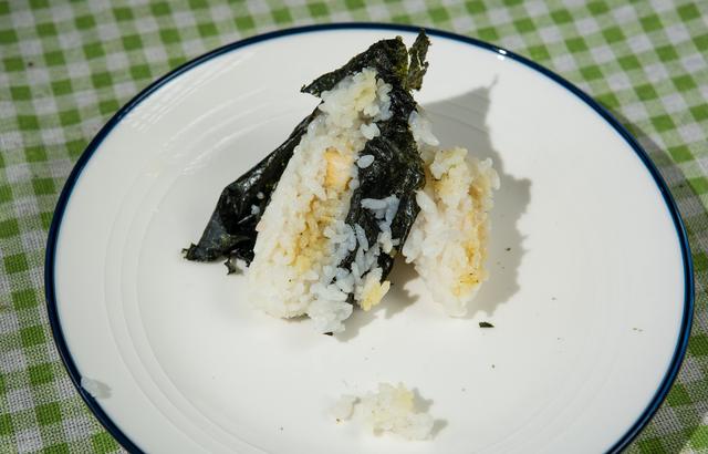 普通的饭团怎么做，普通的饭团怎么做视频（可能是最快吃一顿饭的方式）