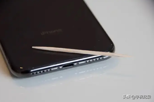 手机充电口坏了，为什么手机充电口那么容易坏（如何正确清洁手机的充电端口）