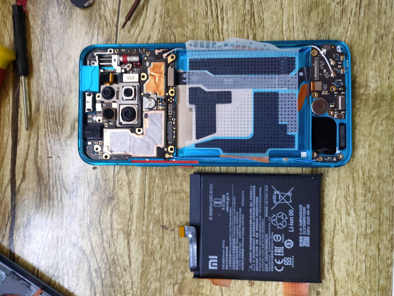 维修小米(红米)k30pro更换电池和后盖总成-上犹电脑信息网