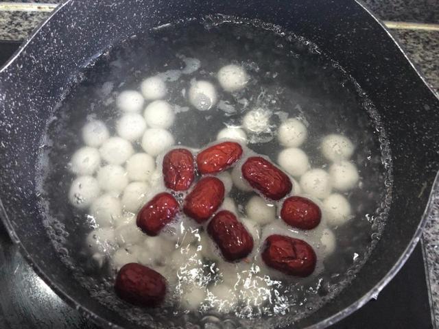 桂花酒酿小汤圆怎么做，桂花米酿汤圆（桂花酒酿小元宵：暖胃又暖心）