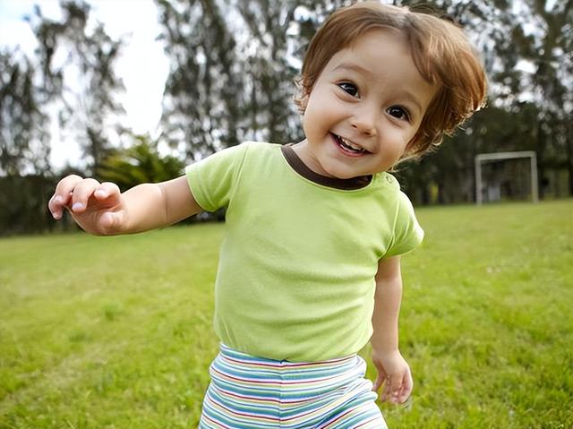 孩子的优点有哪些100条，幼儿园孩子的优点有哪些100条（容易带出阳光自信的娃）