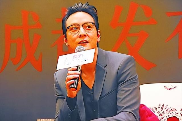 吴彦祖一家三口走红毯！9岁混血女儿染红发，爸爸透露已打了耳洞