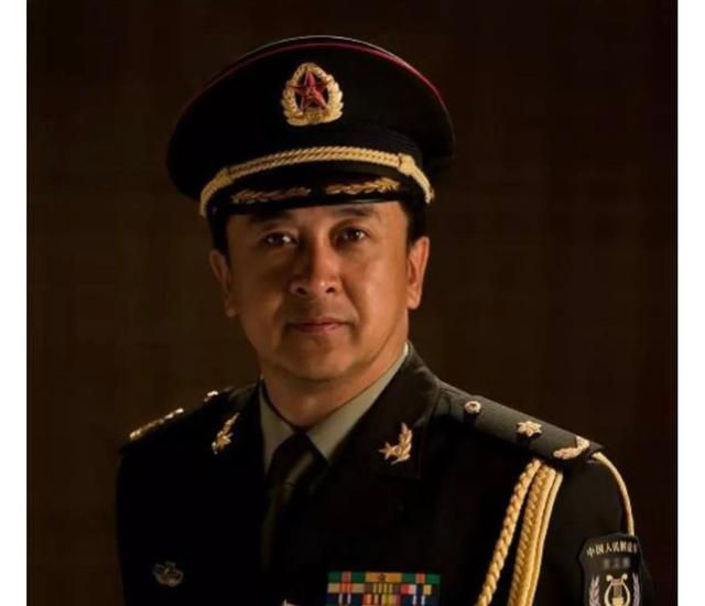 李双江什么军衔（不仅名气大）